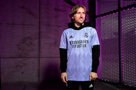 Real Madrid volvió al morado en su equipación visitante para la