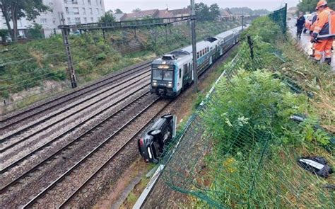 Essonne Une Voiture Chute Sur Les Voies Et Interrompt Le Trafic Du