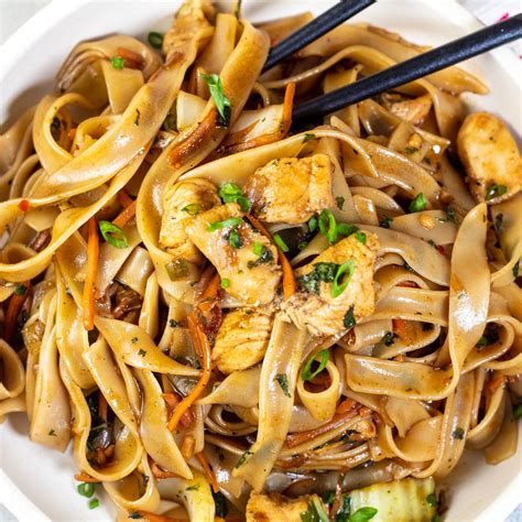 Best Drunken Noodles Delicious Stir Fried Thai Noodle Dinner