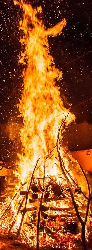 Turismoruralbajoaragon La Fiesta De Las Hogueras En El