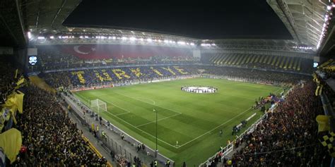 Fenerbah E De G N Lleri Enlendiren Hamle Atat Rk Stadyum U