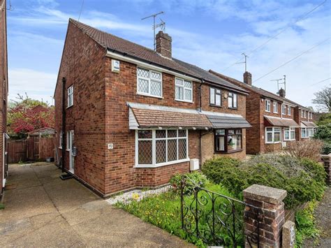 3 Bed Semi Detached House For Sale In Brooklands Close Luton