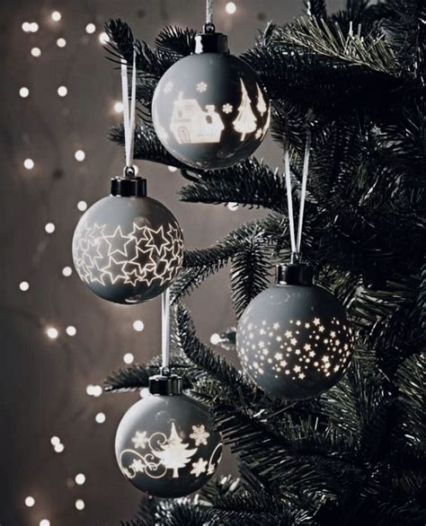 15 ideas para decorar un árbol de Navidad negro