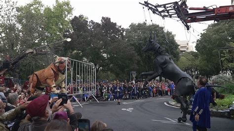 Le Royal De Luxe Villeurbanne Le Bull Machin Et Le Xolo La