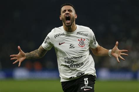 Gols De Renato Augusto Corinthians Vence O S O Paulo E Abre