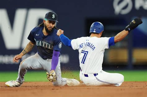 Toronto Blue Jays Beat Seattle Mariners 5 2 After Berríos Pitches 6 23