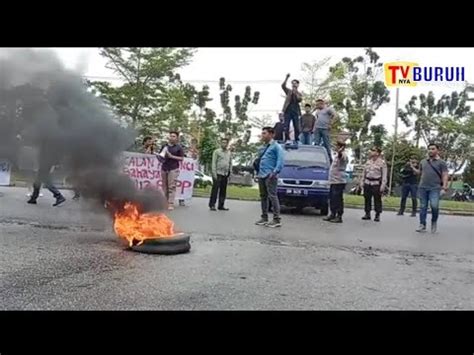 Tidak Ditemui Anggota Dewan Massa Aksi Bakar Ban Didepan Gedung Dprd