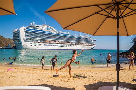 Huatulco Recibe A 2 Mil 967 Pasajeros Y 1 144 Tripulantes Del Crucero Emerald Princess Con