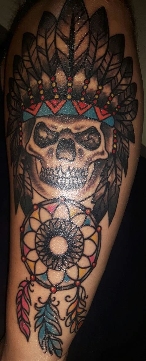 Teschio Indiano Con Acchiappa Sogni Skull Tattoo Skull Tattoos