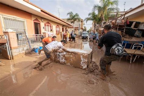 Seis muertos y mil 700 evacuados por inundaciones en España