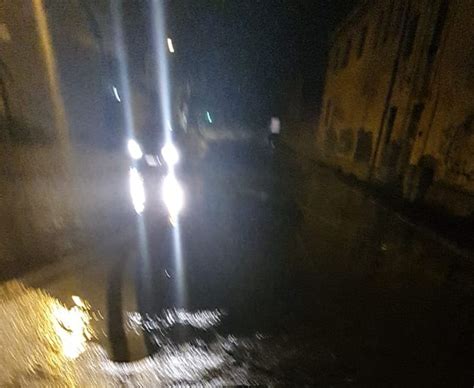 Maltempo A San Benedetto Cade Un Palo Della Luce Tra Via Moretti E Via