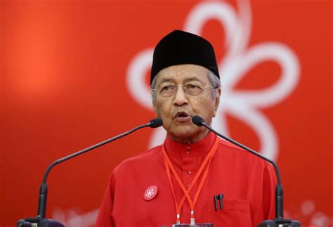 Tun Dr Mahathir Letak Jawatan Pengerusi Bersatu