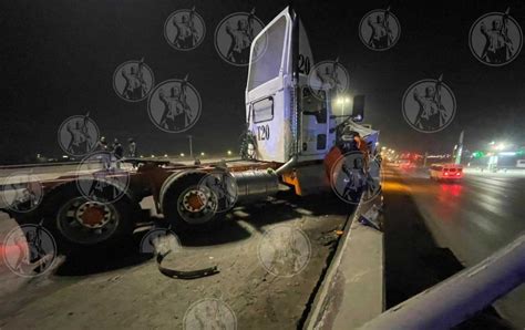 Queda Tráiler A Punto De Caer De Puente