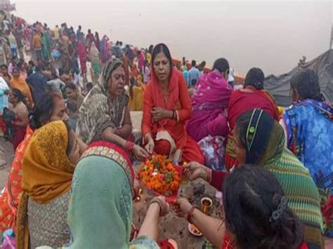 Sisters Applied Tilak And Prayed For The Long Life Of Their Brothers