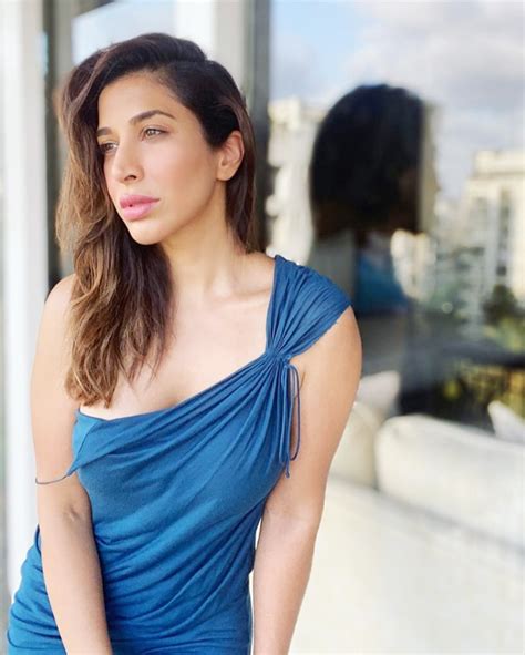 Sophie Choudry S Bikini Body