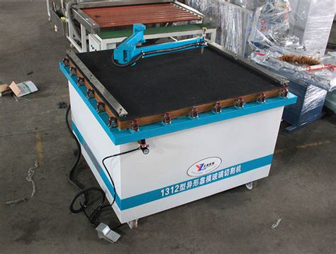 Shape glass manual cutting machine- Zhengyi Glass Machinery Company