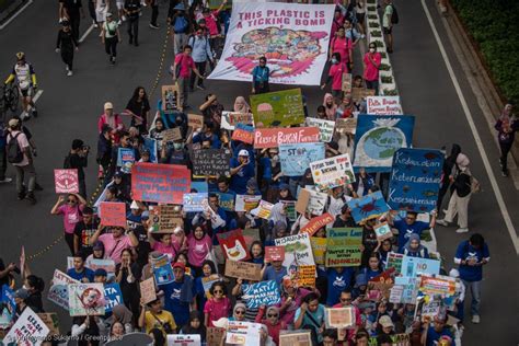 Pawai Bebas Plastik 2023 Dorong Pemerintah Serta Produsen Untuk