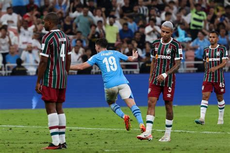 Manchester City Goleia Fluminense E Levanta Ta A Do Mundial De Clubes