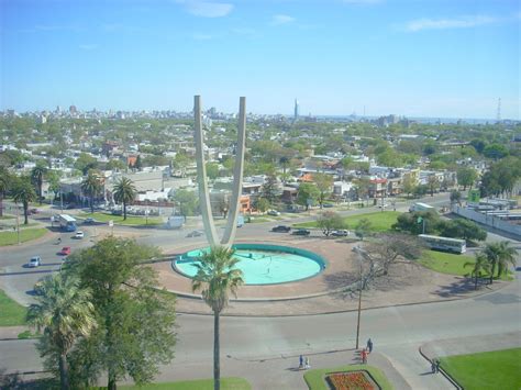 URUGUAY Y SUS CURIOSIDADES URUGUAY AND ITS CURIOSITIES Monument To