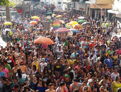 Parada Lgbt De Campinas Arrasta Multid O Fotos Fotos Em Campinas