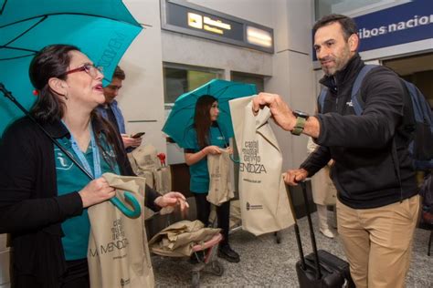 Mendoza Y Tucum N Ya Est N Conectadas Con Vuelos Directos Prensa