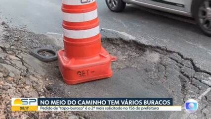 Vídeo No meio do caminho tem vários buracos Bom dia SP G1