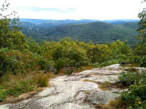 10 Incredible Hiking Spots In Connecticut Hiking Spots Hiking Trails