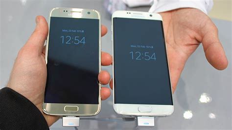 Samsung Galaxy S7 Vs Samsung Galaxy S7 Edge Hands On Mwc 2016 Recombu