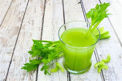 El jugo de apio en ayunas es tendencia para una alimentación sana