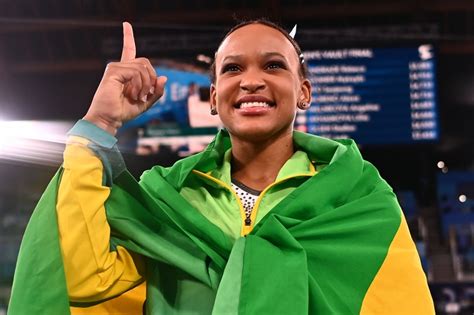 Rebeca Andrade Ser A Porta Bandeira Do Brasil No Encerramento Das