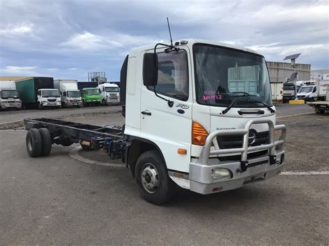2006 Hino FD (4 x 2) Cab Chassis Truck Auction (0001-3026372) | Grays ...