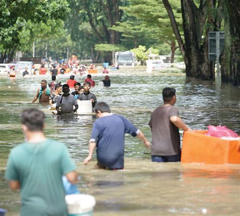 Selangor Counting Losses In Worst Flood In Years