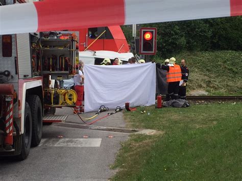 T Dlicher Unfall Bei Bahn Bergang Neunkirchen