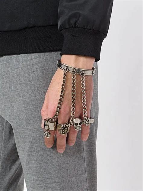 Tipos De Anillos Para Hombres Tendencias En Joyería Grunge Jewelry Edgy Jewelry Hand Jewelry