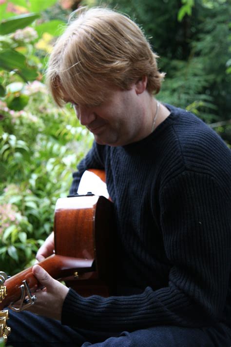 biography simon fox acoustic guitar