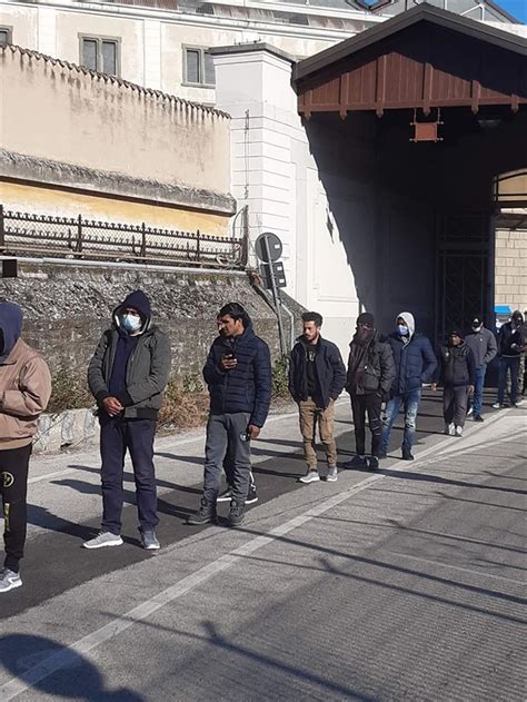 Rotta Balcanica A Trieste Continua L Arrivo Dei Migranti Ma Solo