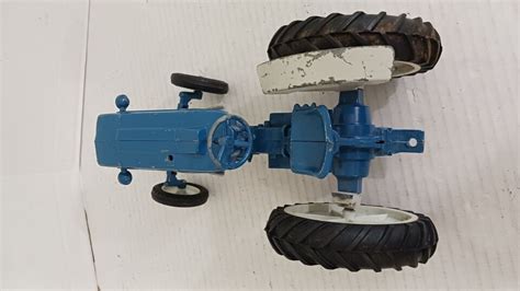 Vintage Ertl Ford 4000 Blue And White Toy Tractor 116 Scale Ebay