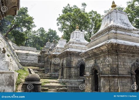 Templos Y Capillas Votivos En Fila En El Templo De Pashupatinath