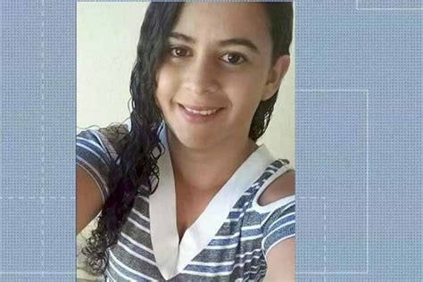 Jovem Morta A Tiros Dentro De Casa Na Frente Dos Filhos De E Anos