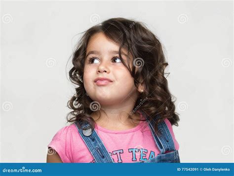 Portrait D Une Fille Heureuse Et Petite Image Stock Image Du Beaut