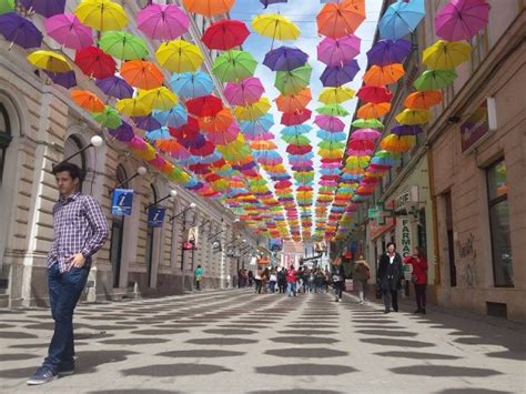 Spectacol Umbrelele Colorate Au Revenit Pe Strada Alba Iulia Din