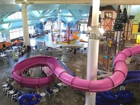 12 Thrilling Indoor Water Parks Around Michigan And The Best Waterpark Hotels