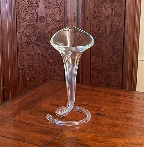 Hand Blown Tall Clear Glass Tulip Vase Artisan Tall Clear Glass Tulip Vase With Circular Base