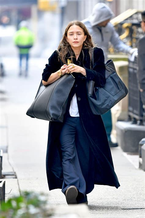 Mary-Kate Olsen Banishes the Mini-Bag Once and for All | Vogue