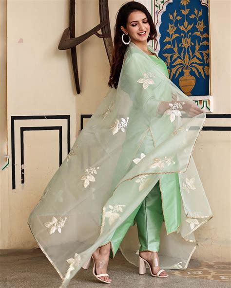 Buy Manika Pastel Green Suit Set Online Bannhi