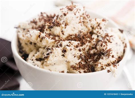 Helado De Vainilla Con Los Microprocesadores De Chocolate