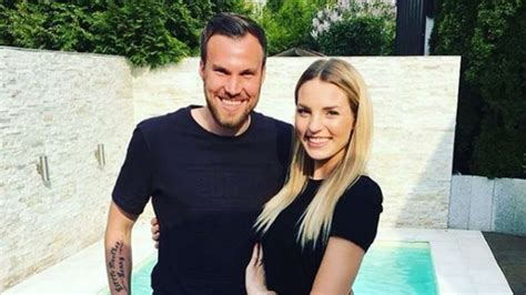 Gro Kreutz Hochzeit Mitten In Dortmund Ex Bvb Star Gibt Caro Ja Wort