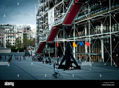 Centre Pompidou By Architects Renzo Piano Richard Rogers And