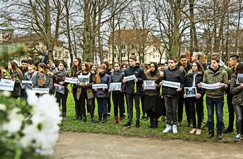 Holocaust Gedenken In G Ppingen Sch Ler Warnen Vor Diskriminierung