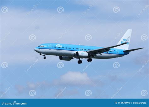 Líneas Aéreas Boeing De KLM Royal Dutch 737 800 PH BXM En Las Nubes